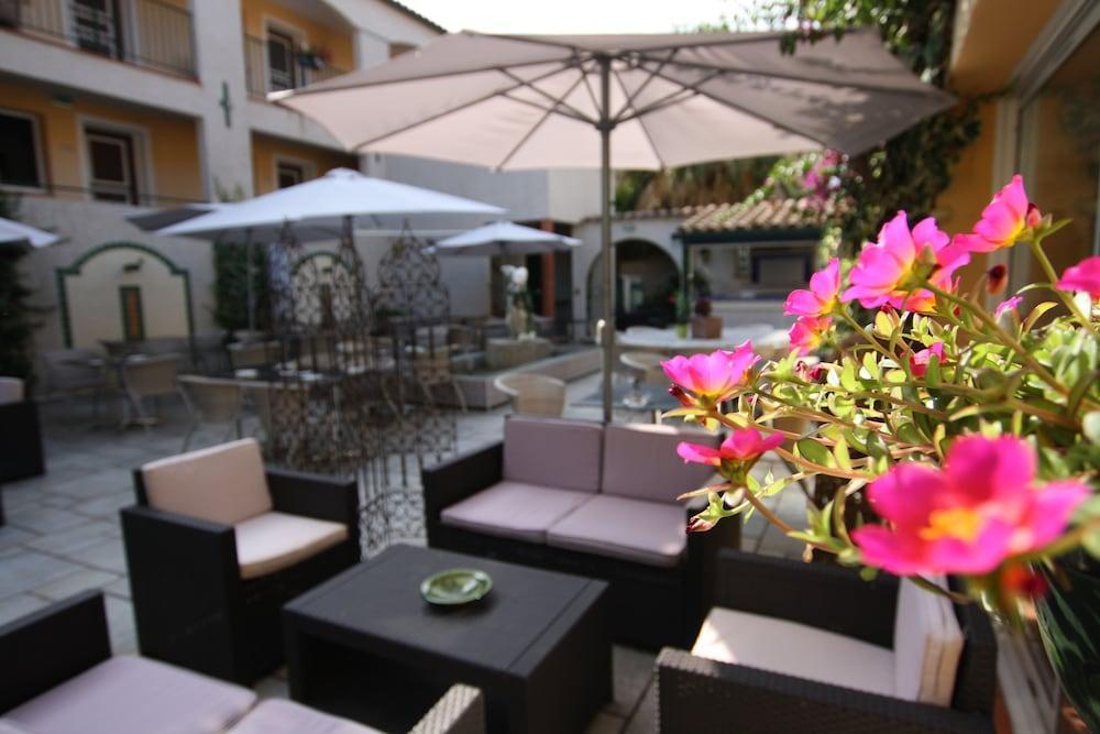 Logis Hotel Les II Mas - Perpignan Sud Cabestany Exterior photo